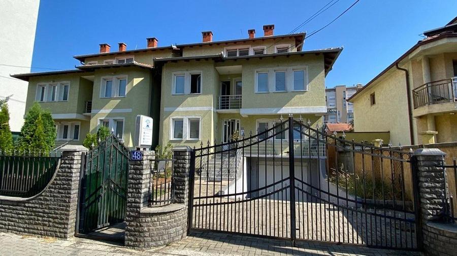 Bus Station Hostel Pristina Esterno foto