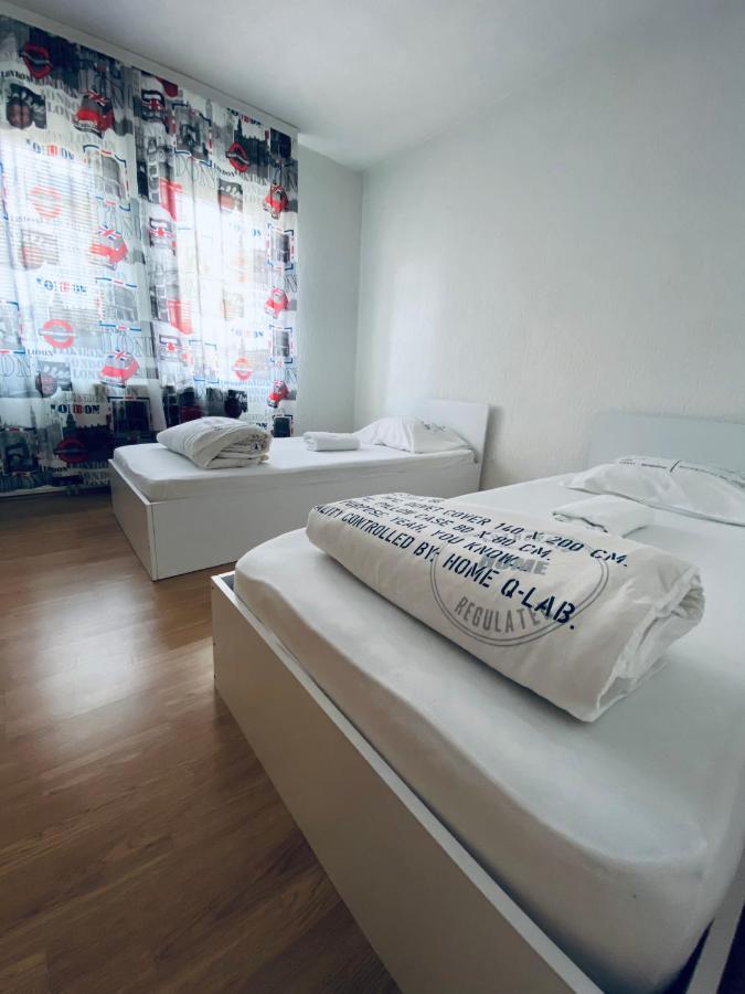 Bus Station Hostel Pristina Esterno foto