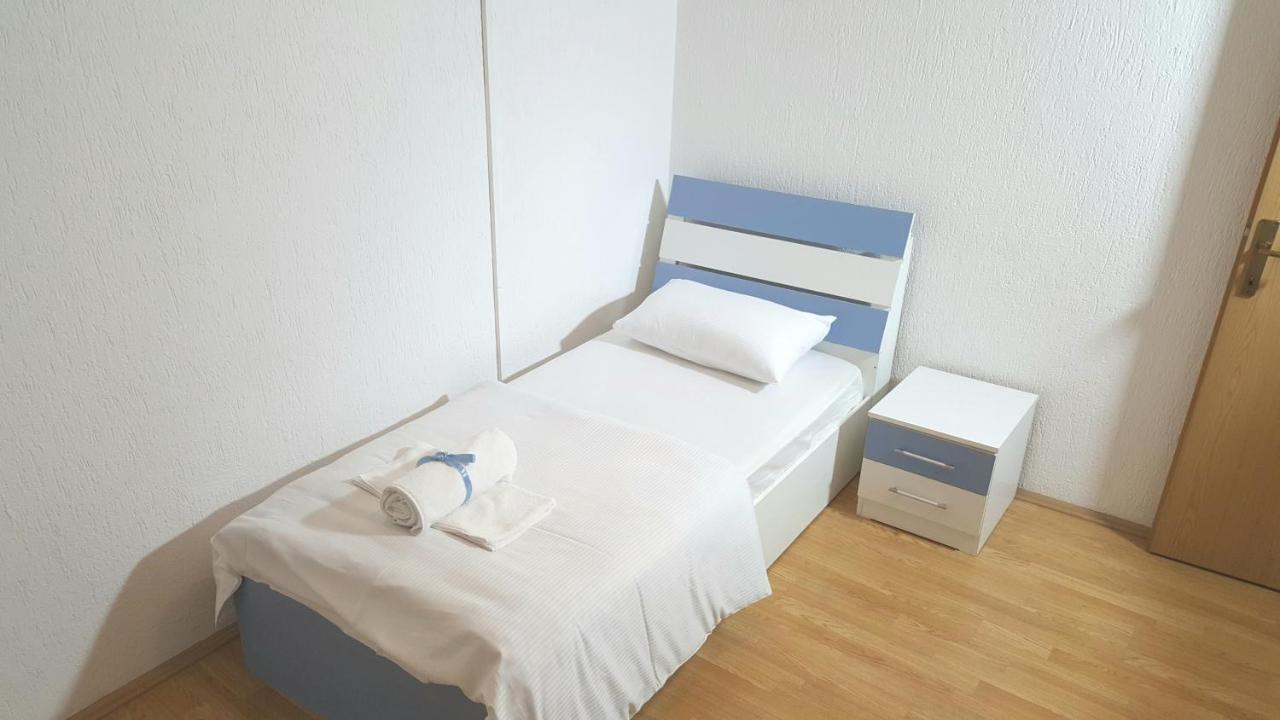 Bus Station Hostel Pristina Esterno foto