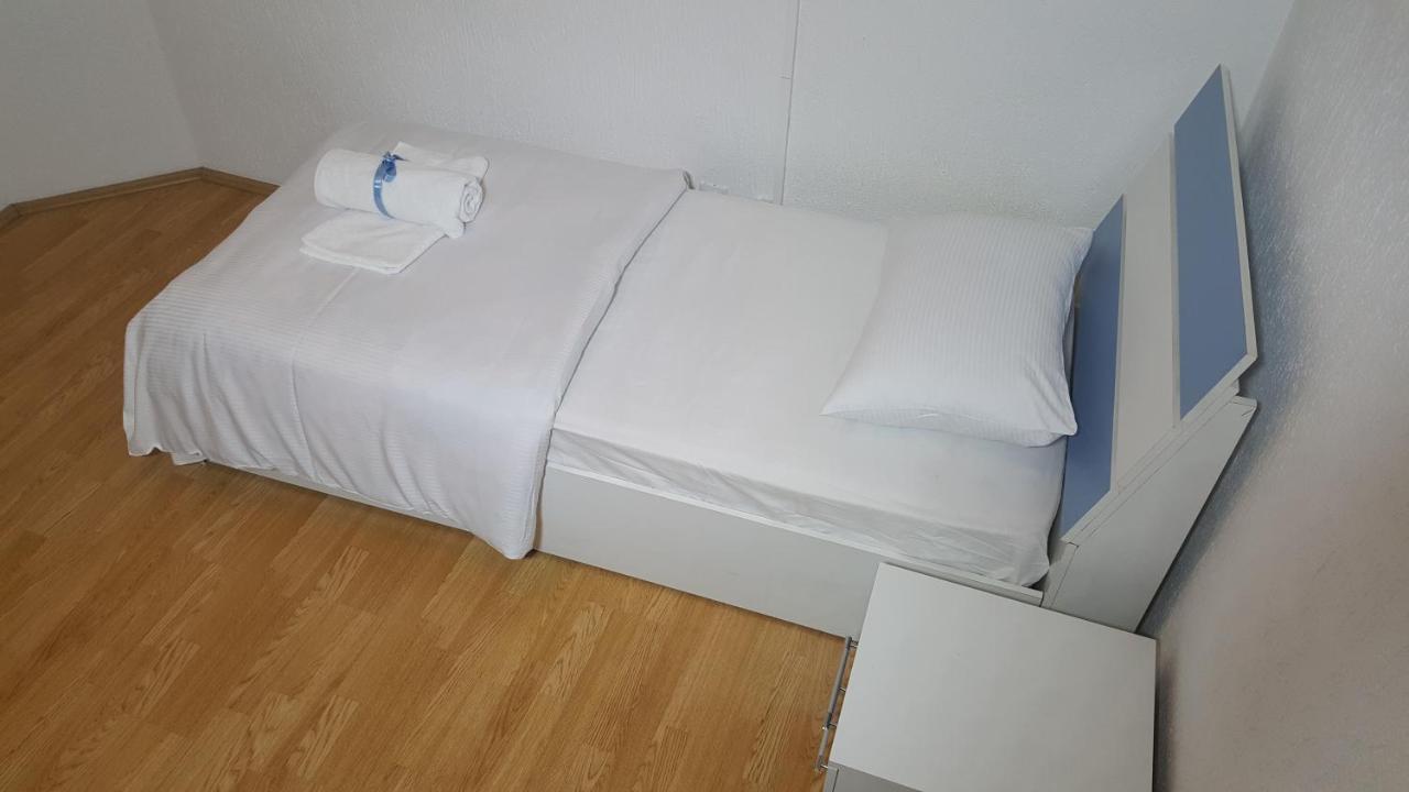 Bus Station Hostel Pristina Esterno foto
