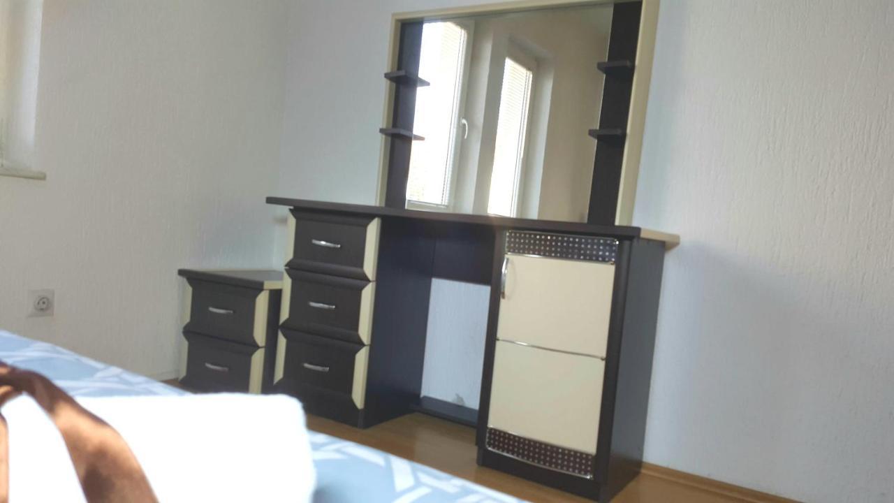 Bus Station Hostel Pristina Esterno foto